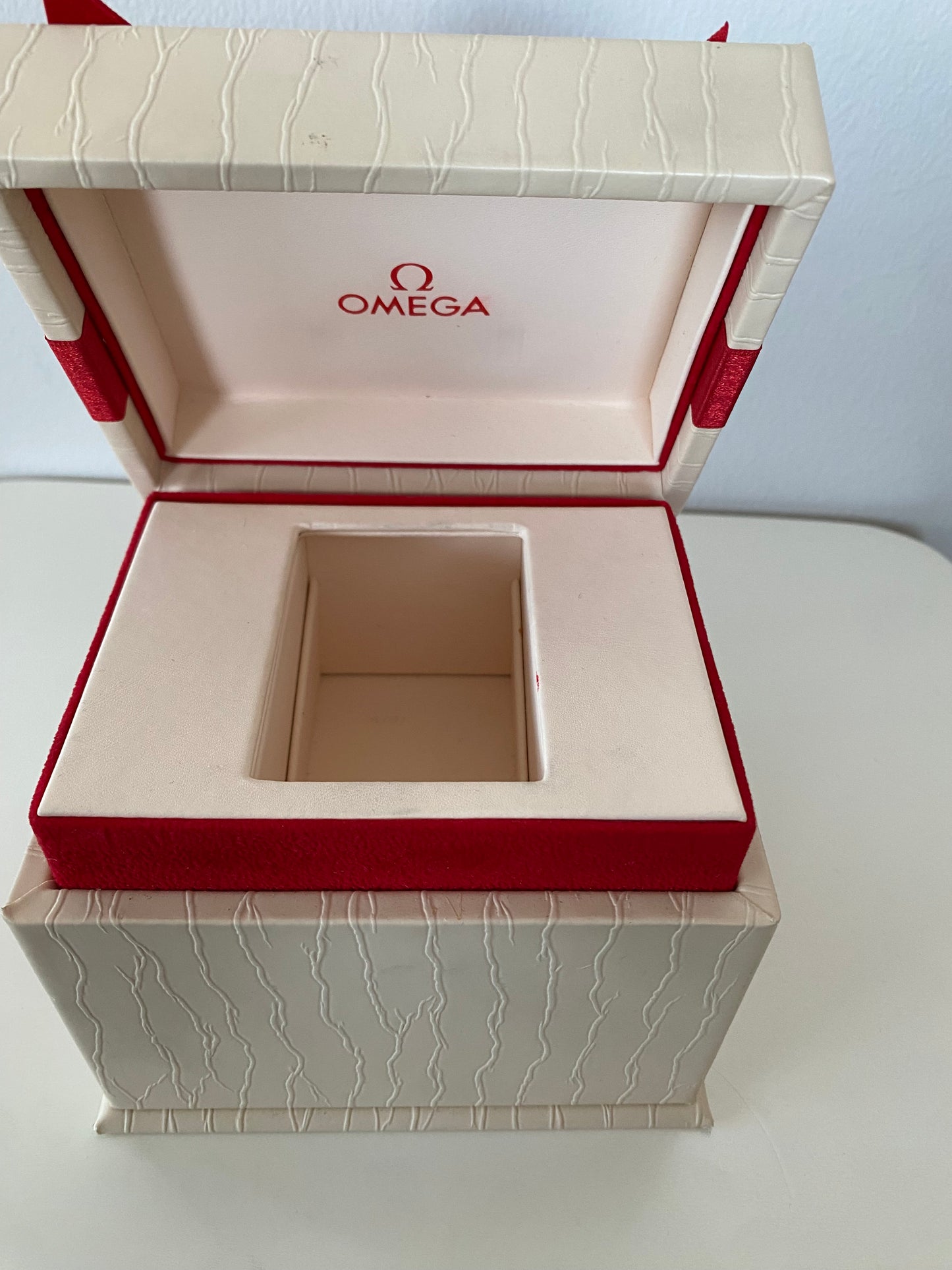 Omega constellation box