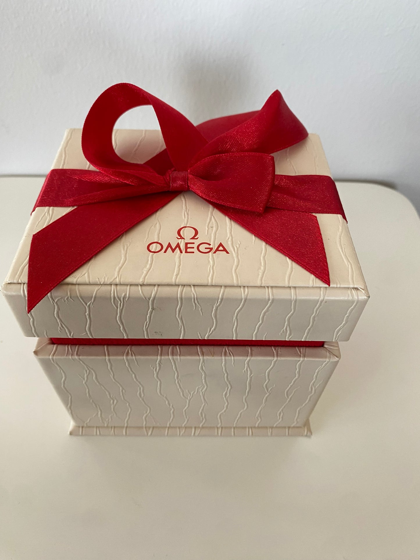 Omega constellation box